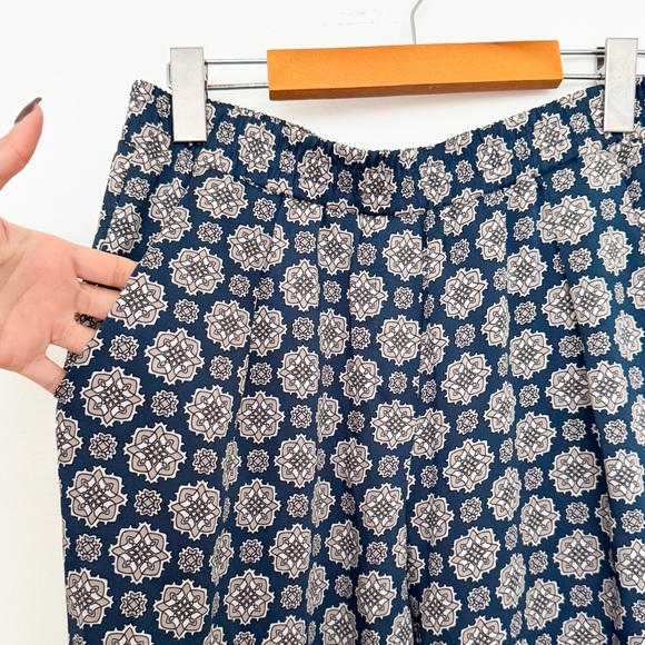 Forever 21 Satin Printed Trousers - Picture 2 of 3